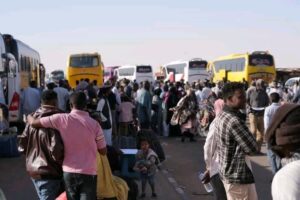 العودة الطوعية بمعبر أرقين بمعدل 30 إلى 40 بص يوميا