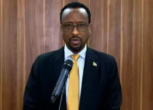 الإعيسر يكشف عن انشاء مؤسسة صحفية وطنية تضم كل الصحفيين ويندد بصحافة حجم النمر! 12 الإعيسر يكشف عن انشاء مؤسسة صحفية وطنية تضم كل الصحفيين ويندد بصحافة حجم النمر!