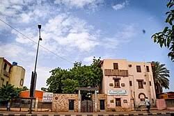 جامعة معروفة تغلق مراكزها خارج السودان !