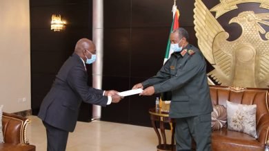 البرهان يتسلم رسالة من الرئيس جواو لورنسو 14 IMG 20210124 WA0050