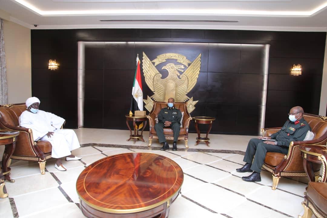 البرهان وسط دارفور