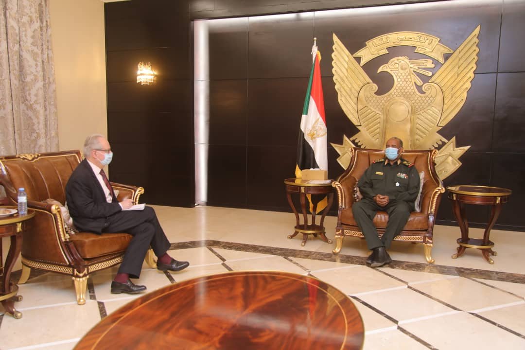ماكرون يقدم دعوة للبرهان وحمدوك لزيارة فرنسا 11 البرهان وميشيل