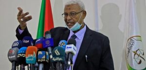 النائب العام يجتمع مع أسر الشهداء 12 النائب العام