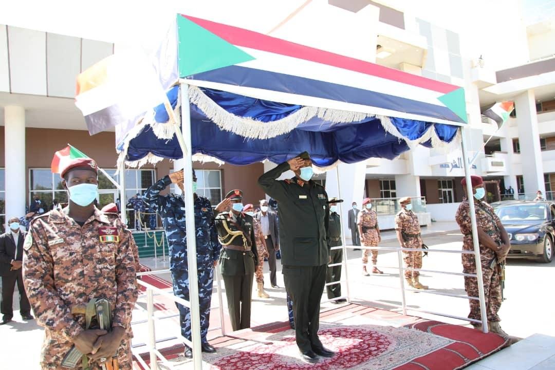 البرهان يشيد بدور الشرطة في حفظ الامن بالبلاد 11 برهان شرطي