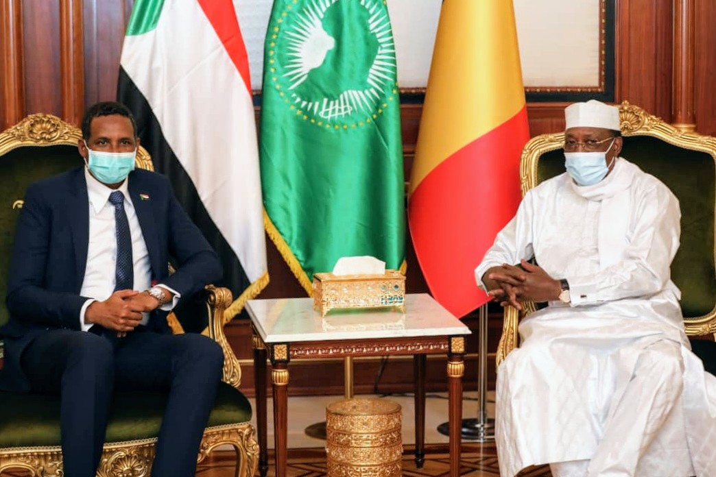 "حميدتي" يبحث مع الرئيس التشادي القضايا السياسية والأمنية المشتركة بين البلدين 11 ديبي وحميدتي