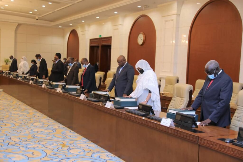 عاجل ..الوزراء الجدد يؤدون اليمين الدستورية أمام رئيس مجلس السيادة الانتقالي 17 IMG 20210210 WA0051 1024x683 1