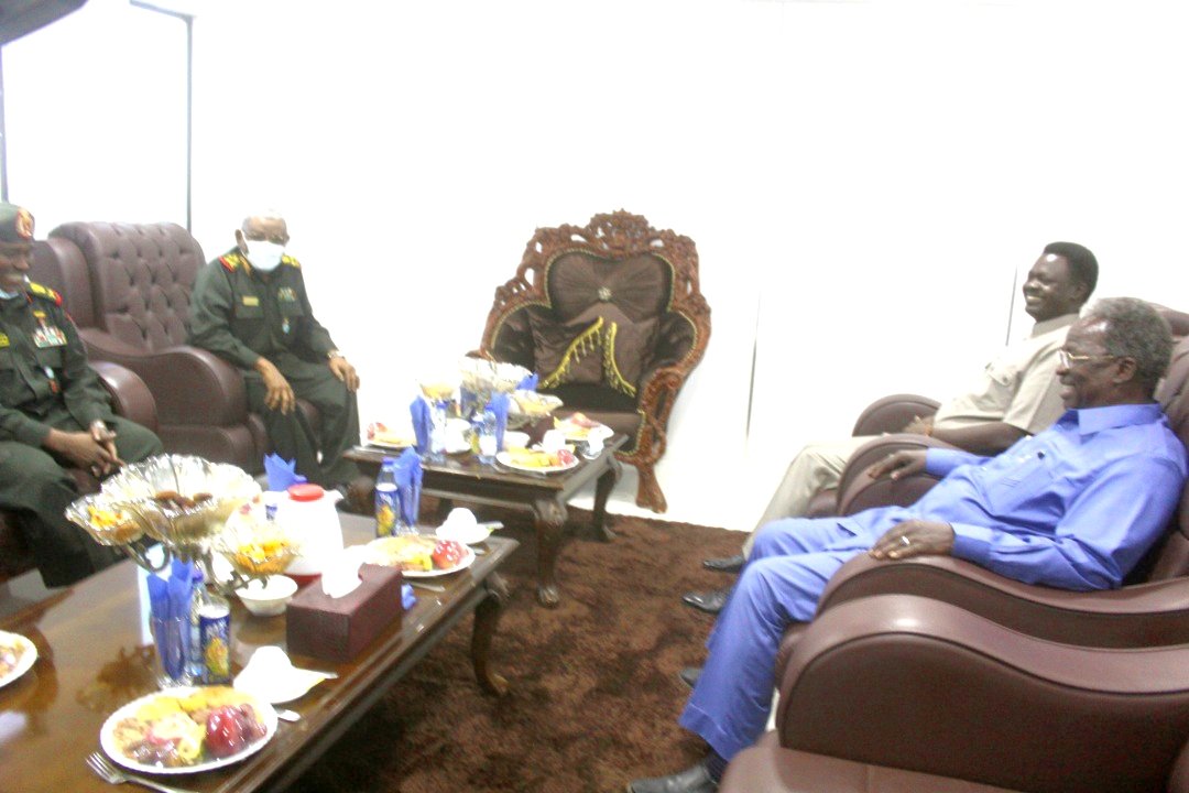 تفاصيل لقاء بين(مناوي) ورئيس هيئة الأركان 15 IMG ٢٠٢١٠٢١٤ ٢١٤٢٣٢