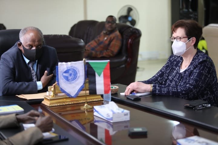 وفد من شركة هامبورج الألمانية يبحث مع الموانئ تطوير عمليات المناولة 18 IMG 20210427 WA0011