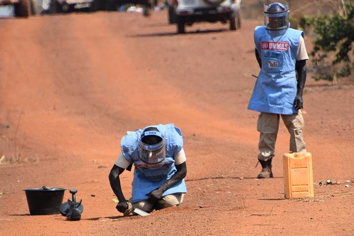 مكافحة الالغام تكشف عن تطهير عدد من المساحات من الالغام 14 mines card 4