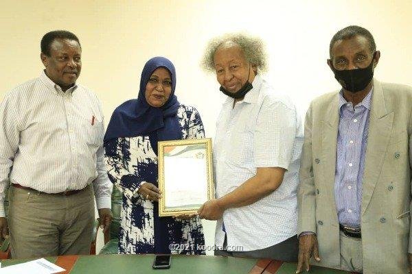 تعرف على أول سودانية تعمل كوسيط للاعبيين 17 تنزيل
