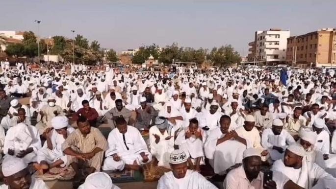 اعضاء حكومة شمال دارفور ولجنة الامن يؤدون صلاة اليد بميدان الجيش 17 ABCD0846 8319 44C2 8C38 343994F83CC5.