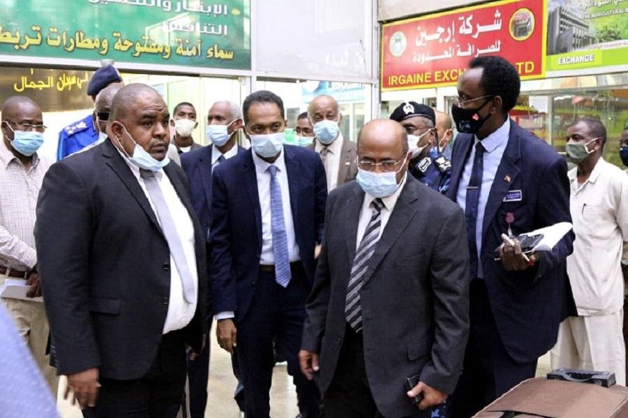 زيارة مفاجأة لوزير مجلس الوزراء لمطار الخرطوم 16 IMG 20210507 WA0002