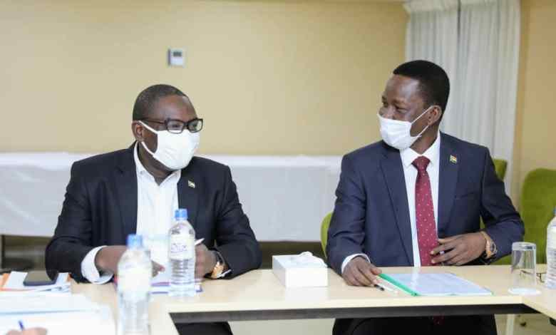 وفد الحكومة التفاوضي يبحث مسودة الاتفاق الإطاري 15 IMG 20210529 WA0036