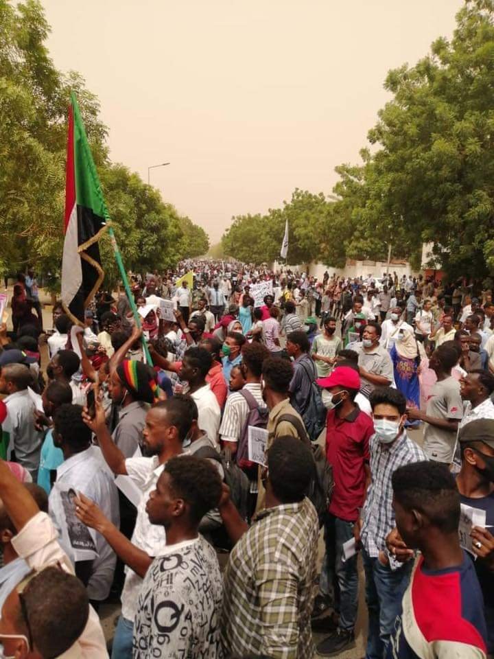 مواكب هادرة تخرج في ذكرى فض الاعتصام وتجوب وسط الخرطوم وتصل النيابة العام 16 IMG 20210603 WA0015