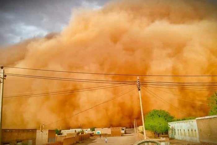أمطار غزيرة وزوابع رعدية في بعض ولايات السودان 16 dust wind 700x470 1