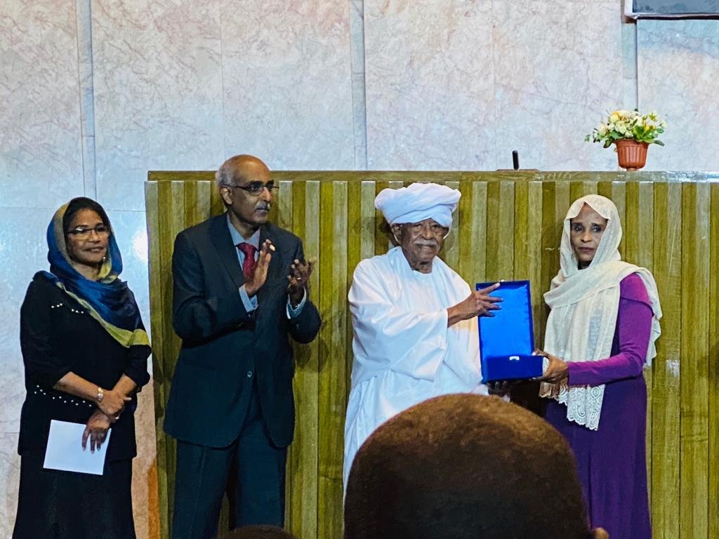 صحافية تفوز بجائزة افضل تحقيق وتنال 7 الاف دولار 16 IMG 20211004 WA0004