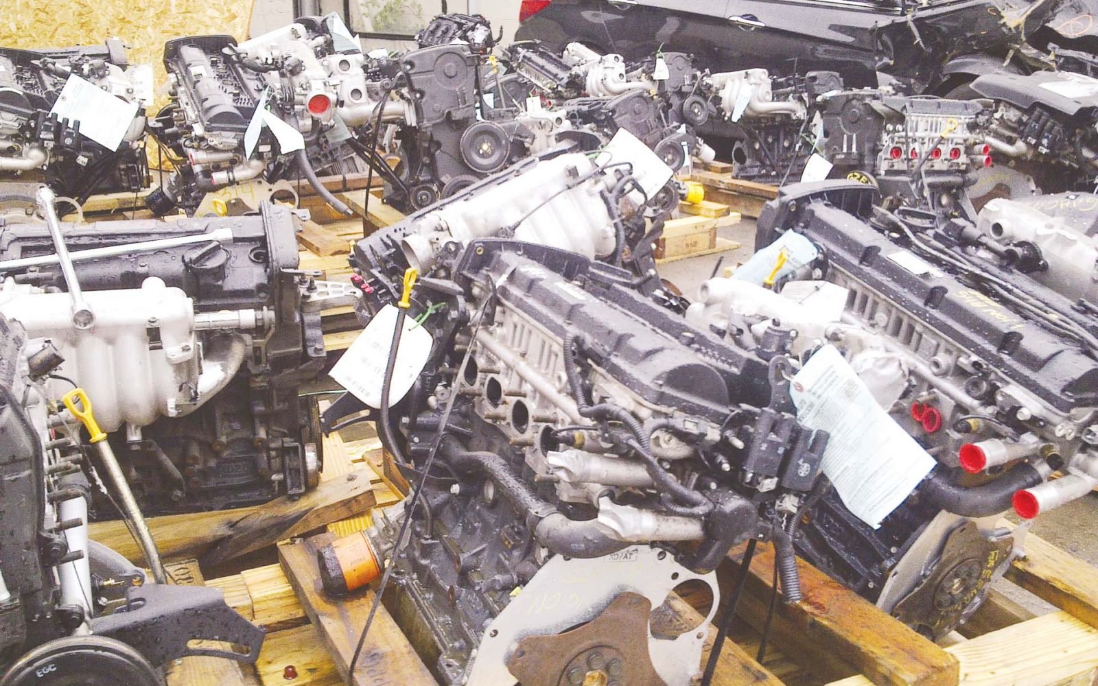 قطع غيار السيارات المستوردة 1600x1000 1