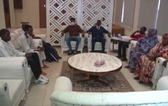 المجموعة الثالثة من مصابي ثورة ديسمبر تغادر إلى القاهرة 16