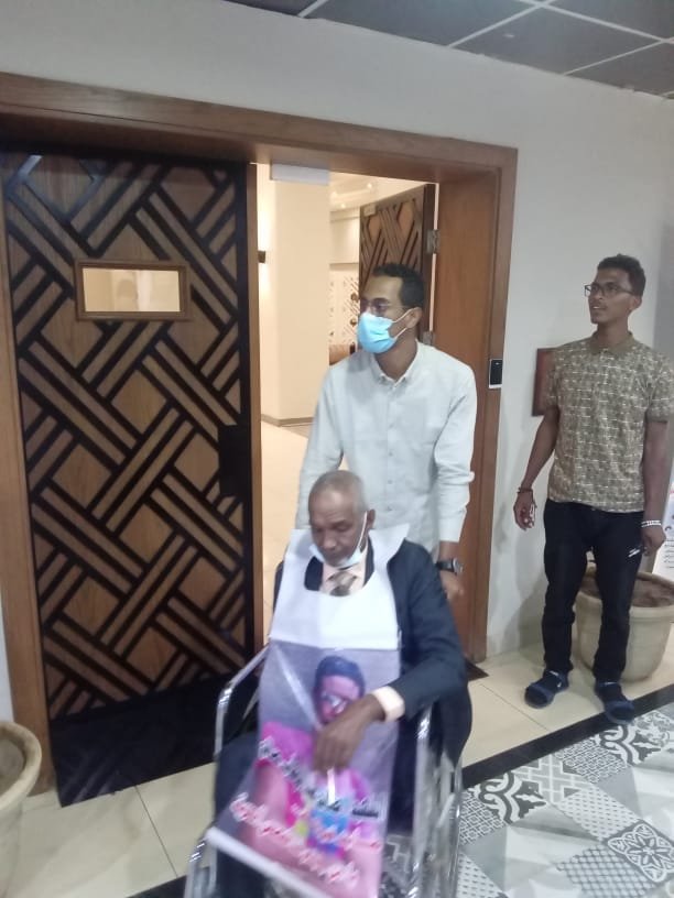 مغادرة 9 من مصابي الثورة لتلقي العلاج بمصر العربية 19 IMG 20211213 WA0008