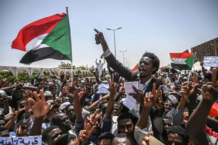 تظاهرات الخرطوم..هل عبثت ايادي خارجية بمليونية ١٩ ديسمبر 17 Sudan past to present protests sudan fanack