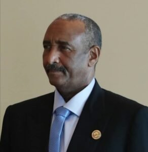 موظفان حكوميان يؤديان القسم أمام البرهان 12 موظفان حكوميان يؤديان القسم أمام البرهان