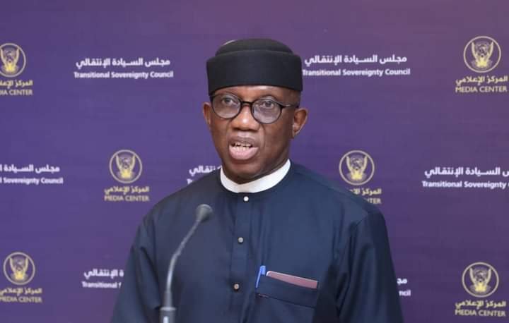 مفوض الاتحاد الأفريقي يلتقي أطراف العملية السلمية 18 FB IMG 1642417310316