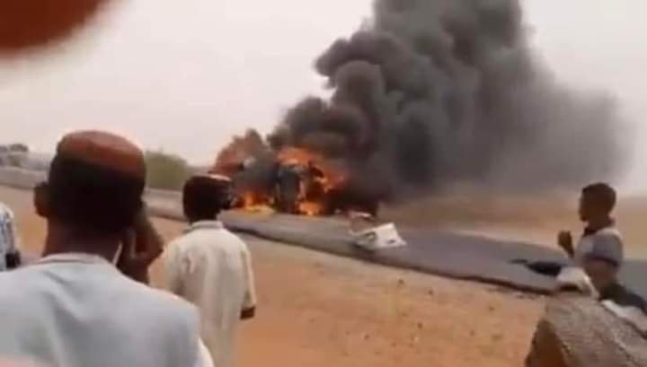 احتراق شريحة واكسنت بعد تصادمهما في طريق الخرطوم مدني 17 IMG 20220516 WA0015