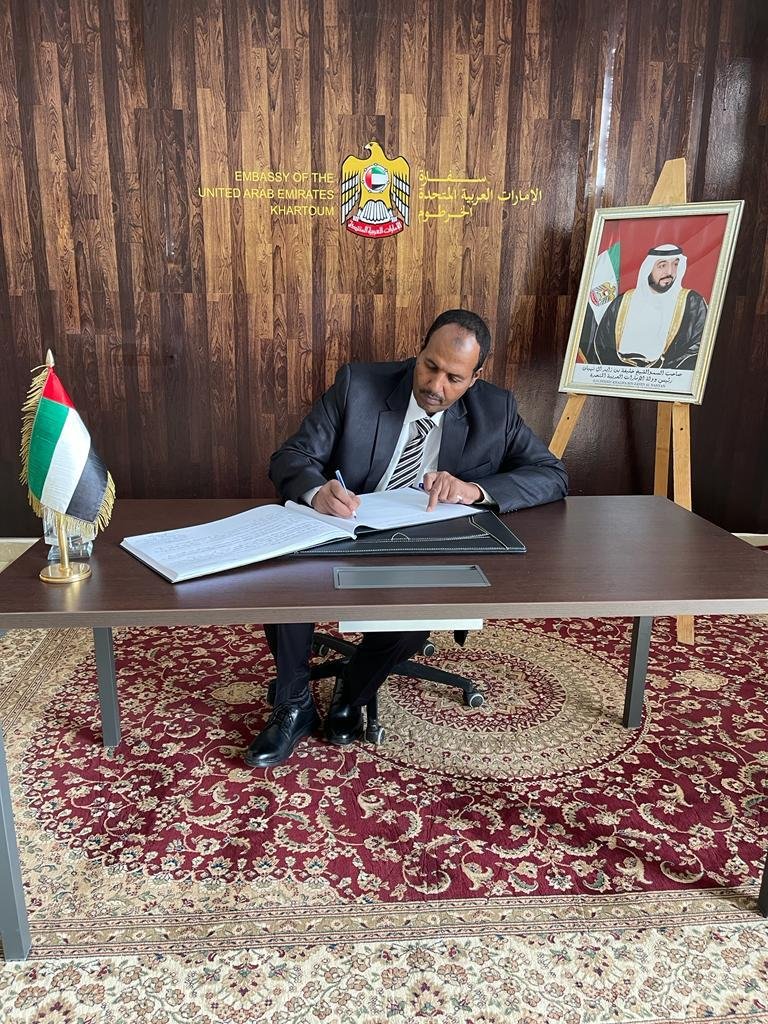 مدير المواصفات والمقاييس دكتور سامي بلة يقدم العزاء في فقيد دولة الامارات اليوم بسفارة الامارات في الخرطوم 11 IMG 20220519 WA0004