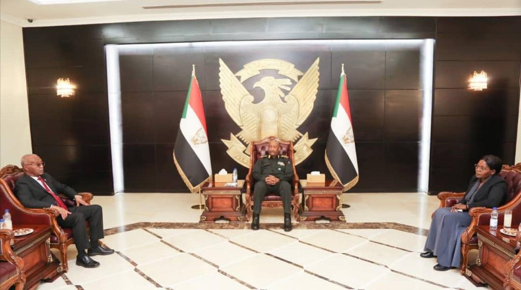 لقاء مهم للبرهان بشأن مرتبات العاملين بالولاية الشمالية 14 IMG 20220602 WA0005