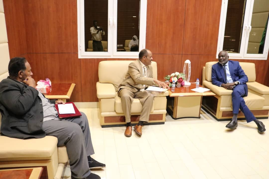 وزير المالية يلتقي الأمين العام للصندوق القومي لرعاية الطلاب 16 IMG 20220622 WA0020