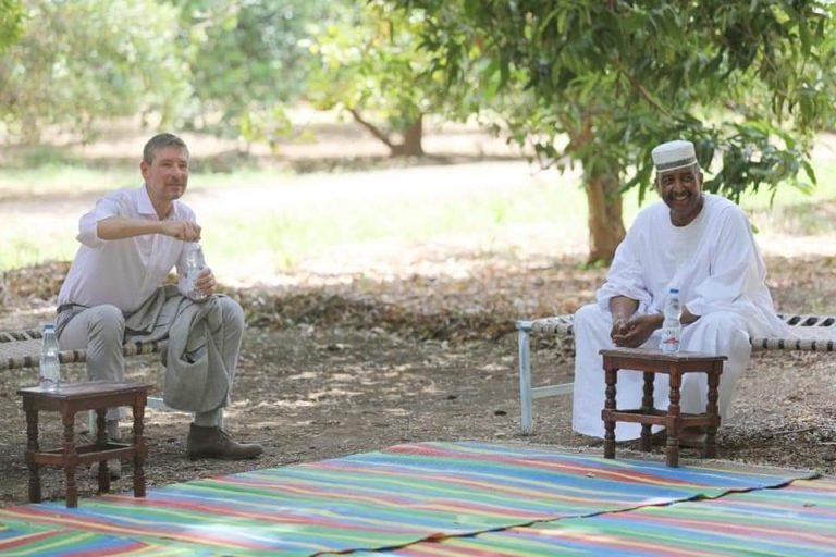 التقاه بمنطقة قندتو ..البرهان تلقى التهنئة من السفير البريطاني 16 IMG 20220715 WA0013