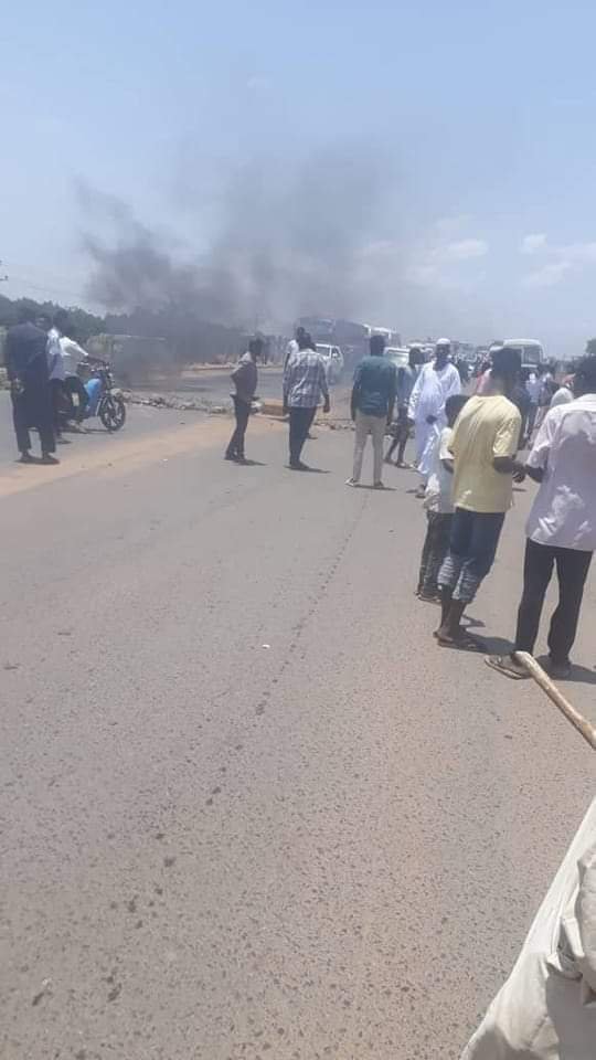 عاجل| إحتجاجات وإغلاق 17 IMG 20220718 WA0011