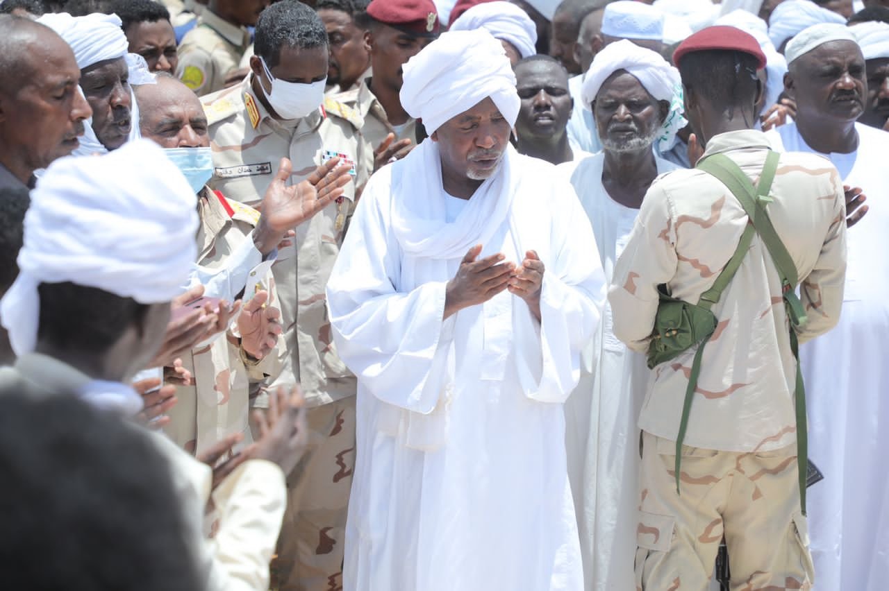 دقلو يشهد تشييع 18شهيدا قتلوا على يد متفلتين تشاديين 17 IMG 20220805 WA0015