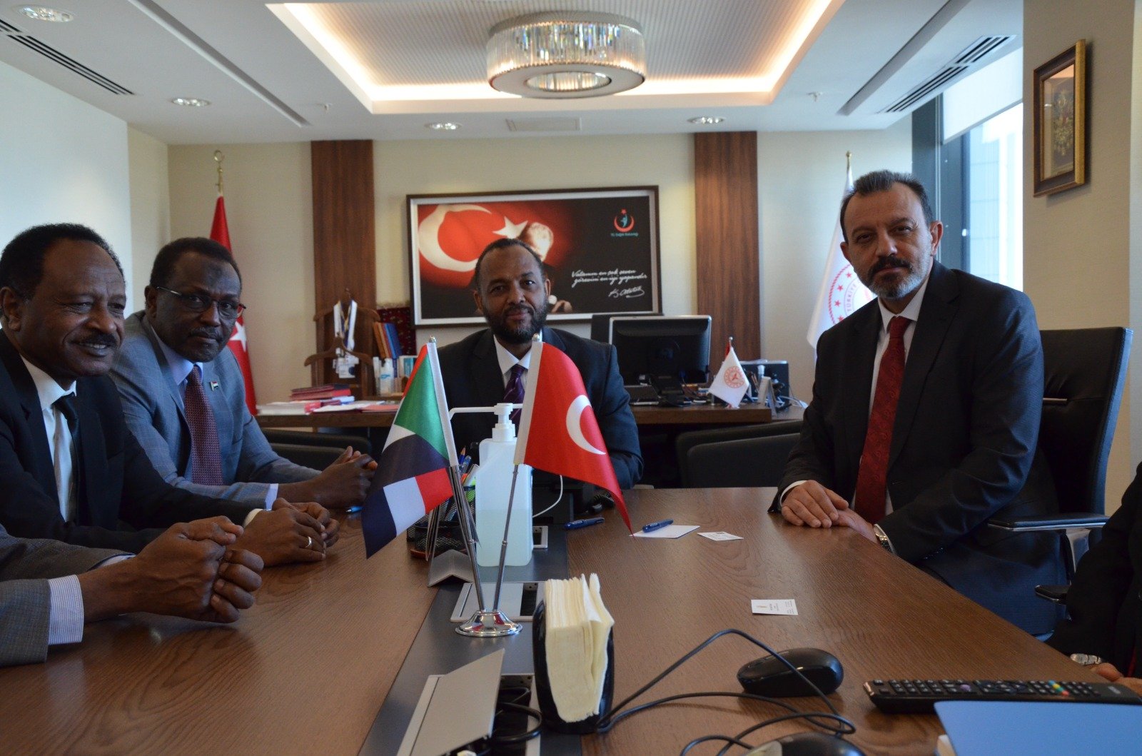 اتفاقيات ثنائية بين وزارتي الصحة السودانية والتركية 18 IMG 20220909 WA0009