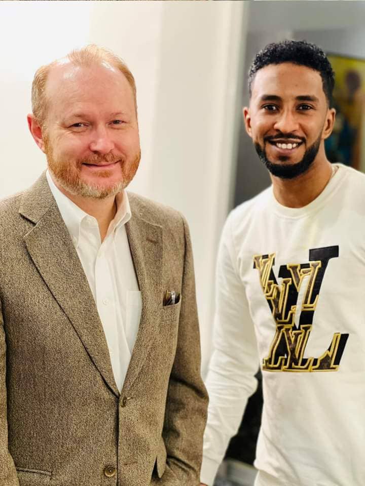 بالصور..فنان سوداني يرافق السفير الامريكي في رحلة لاوربا 19 IMG 20221013 WA0022