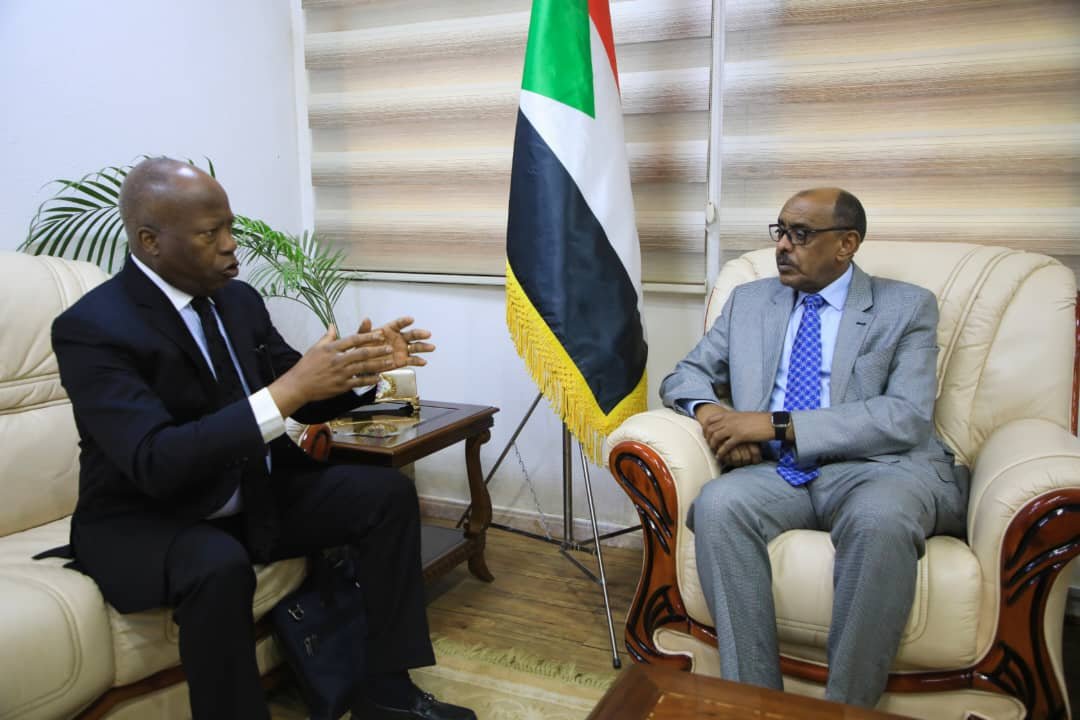 وزير الخارجية يستقبل السكرتير التنفيذي للمؤتمر الدولي لإقليم البحيرات العظمي 14 IMG 20221020 WA0041 1