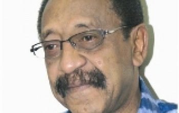 الواثق كمير