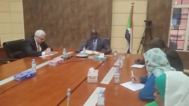 بحث د.جبريل ابراهيم وزير المالية والتخطيط الاقتصادي مع وفد البنك الاسلامي للتنمية (جدة ) الخاص بالمؤسسة الاسلامية لتأمين الاستثمار وأئتمان الصادرات دور 16 IMG 20230227 WA0039