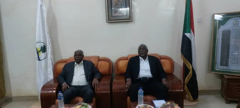 لقاء بين مدير المخابرات العامة ووالي نھر النيل ..ماذا ھناك 11 IMG 20240104 WA0115 jpg