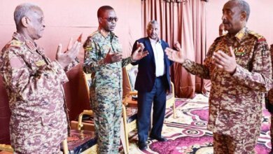 البرهان يتلقى العزاء في وفاة إبنه 14 IMG 20240507 WA0549