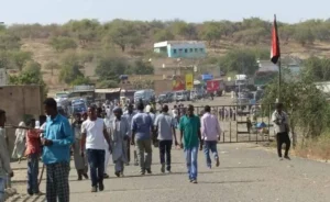 لليوم الرابع : اللاجئين السودانيين يواصلون رحلة العودة