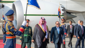 محمد بن سلمان يصل القاهرة.. ماذا هناك