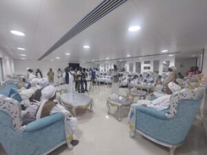 قيادي بارز بالوطني يصل البلاد