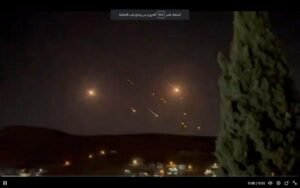 إيران تطلق رشقات صاروخية على اسرئيل