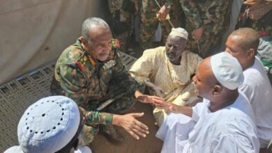 البرهان يتفقد نازحي شرق الجزيرة 16 1000378595