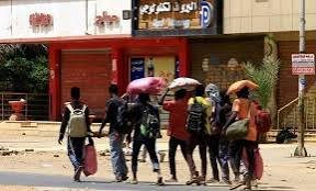 الطيران يشن قصفا عنيفا على مواقع التمرد بالخرطوم