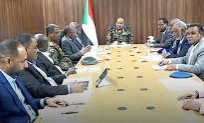 وزير الإعلام يقف على ترتيبات لجنة استبدال العملة