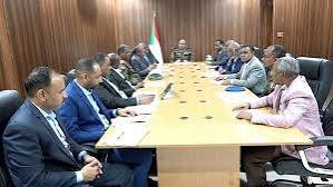 وزير الإعلام يقف على ترتيبات لجنة استبدال العملة