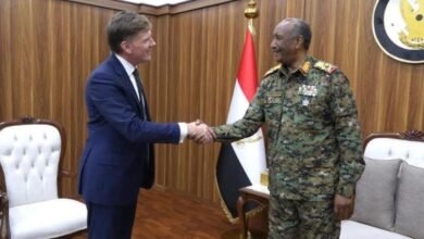 البرهان يناقش مع المبعوث البريطاني إنهاء الحرب 18 1000415421