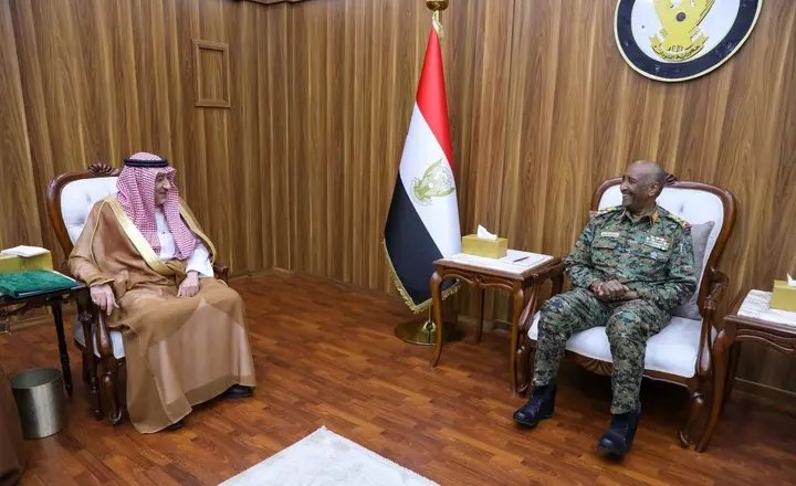 تفاصيل لقاء مهم بين البرهان ووزير الخارجية السعودي 11 1734790350485